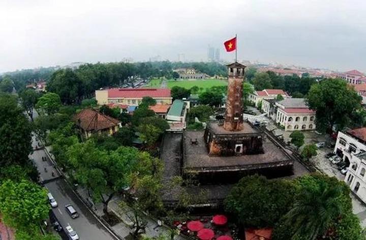 Huang Yoyo: Shop này dựa trên thiết kế basic, nhưng lại trẻ trung và phong cách.