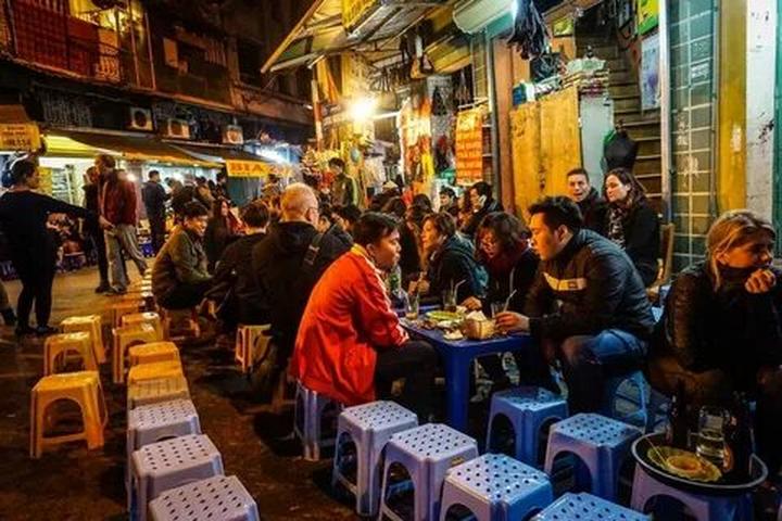 Nội dung: Trong một bóng mát trong mùa hè nóng bỏng, một cột mốc trong lịch sử nhạc