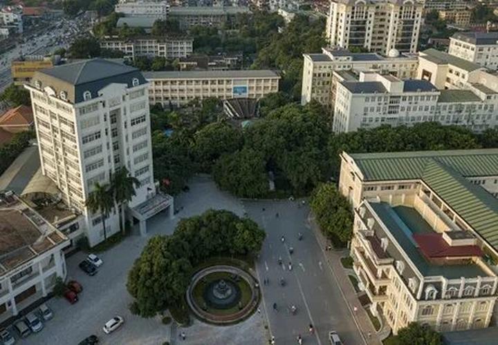 Nội dung: Mùa hè đang đầy vui vẻ với những xu hướng mới, và Huda Ice Twist đang chinh